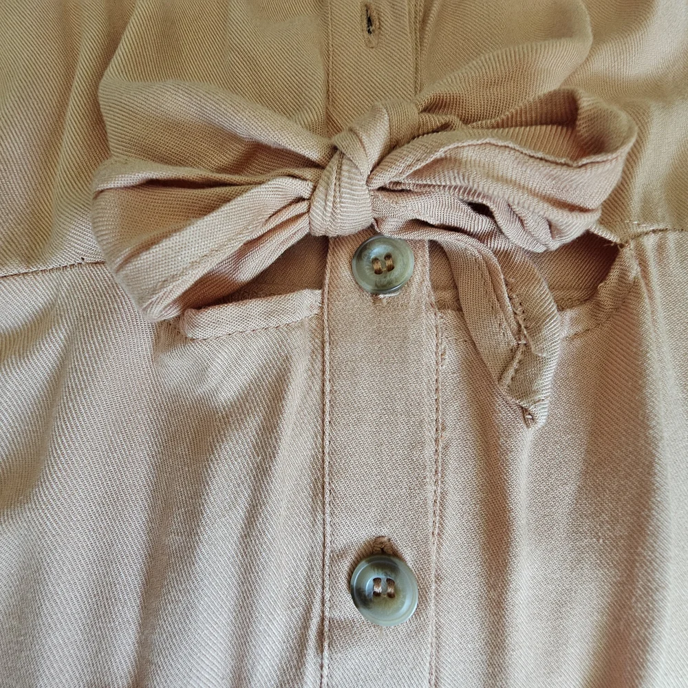 Mimi Chica Soft Peach V-Neck Top - Picture 4 of 6